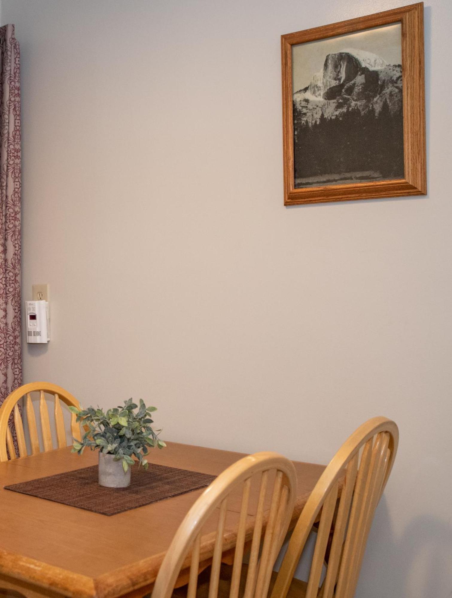 Gull Lake Lodge June Lake Room photo